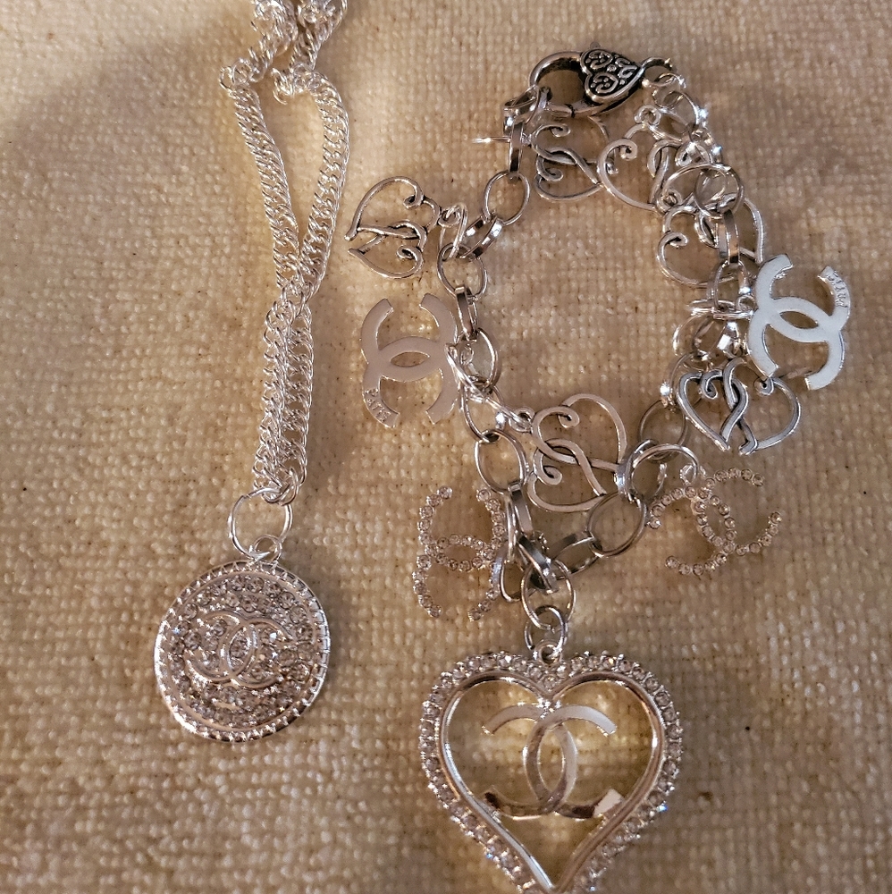 Bracelet/necklace